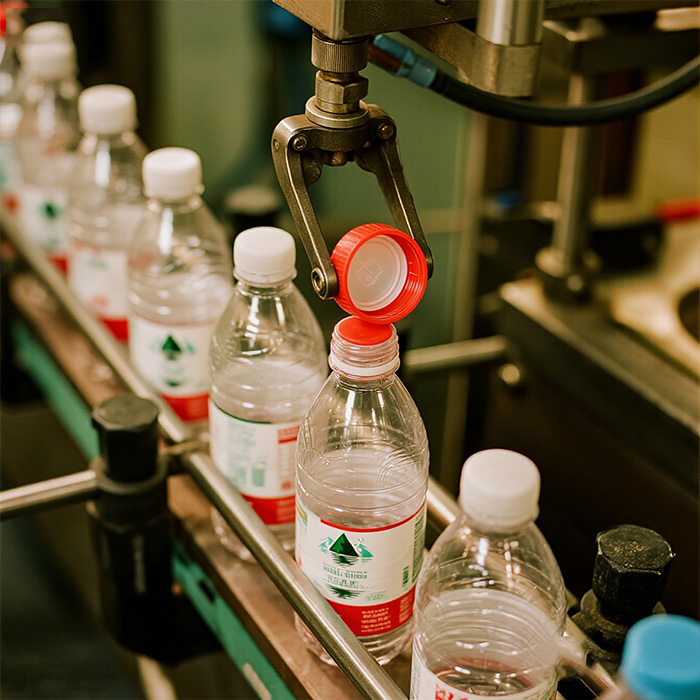 Why Hot Runner Systems Are Essential for PET Bottle Cap Injection Molding
