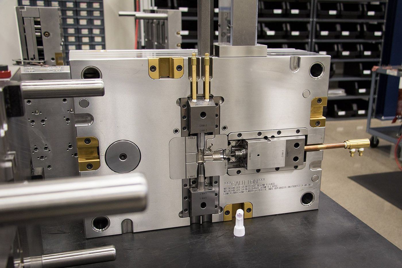Sideplate Locks Under $100: 3 Essential Checks Before You Risk It 3 Assembled injection mold showing how sideplate locks under $100 sit between cavity and core plates